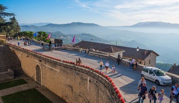 Chcete mať pokojnú dovolenku bez davov? Toto sú destinácie, kde cestuje najmenej turistov