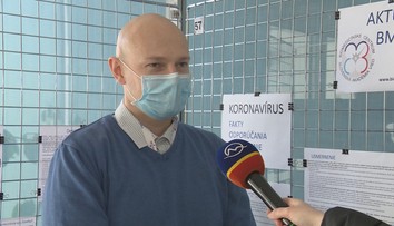 Život na Slovensku sa o dva týždne do normálu nevráti. Viac prezradí skúsený virológ