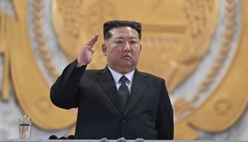 Kim Čong-un sa chváli najmocnejšou raketou. Podľa expertov doletí až do Európy