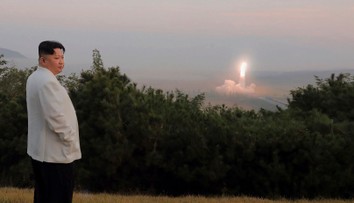 Severná Kórea tvrdí, že otestovala balistickú raketu na pevné palivo