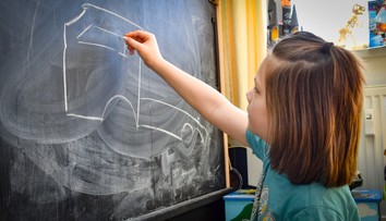 Mám Aspergera a toto sú veci, ktoré mi prekážajú. Odborníčky radia, ako rozumieť autistickým deťom