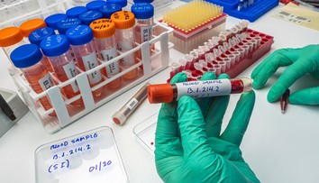 Koordinátor boja proti covidu radí nespoliehať sa na kolektívnu imunitu