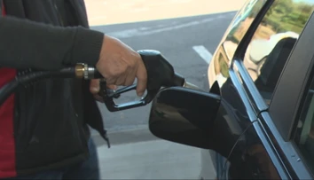 Oplatí sa priplácať za prémiové palivo? Odborníci vysvetľujú, čo za vyššiu cenu dostanete