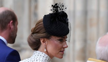 Princezná Kate si pripomenula koniec vojny s ostatnými členmi rodiny. Stavila na dojemný detail