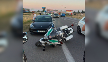 Taxikár pod vplyvom drog vozil ľudí na festival v Bratislave. Nabúral do policajného motocykla
