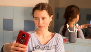 Viete, s kým si píšu vaše deti? Dokument V sieti odhaľuje šokujúcu pravdu