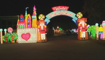 Svet plný svetiel a rozprávok. V zimnom parku v Bratislave sa aj dospelí na chvíľu premenia na deti