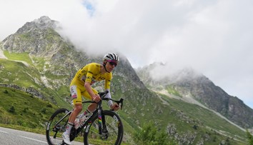 Ďalšie komplikácie na Tour de France. Dôležitú piatkovú etapu museli organizátori skrátiť