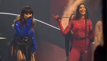 Ich spoločný duet valcuje sociálne siete. Dua Lipa si na koncerte pozvala na pódium Ewu Farnu