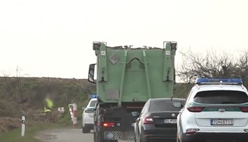 Levičania z okolia jám s mŕtvymi zvieratami žijú v neistote. Odpoveď ministerstva ich neuspokojila