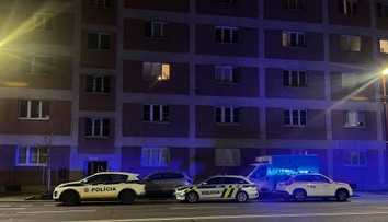 V bratislavskom byte objavili telo muža. Mal mať strelné poranenie hlavy