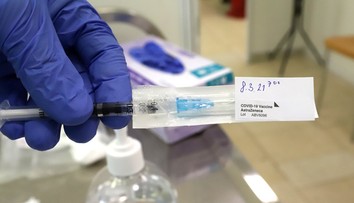 Zverejnili presné termíny prihlasovania sa na očkovanie pre ľudí nad 70 rokov