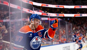 Connor McDavid ukončil špekulácie o svojej budúcnosti. Podpísal dvojročný kontrakt na 25 miliónov dolárov