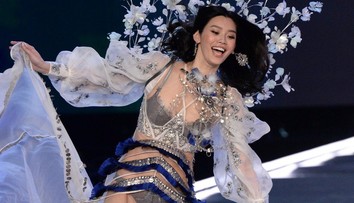 VIDEO: Nočná mora modelky sa splnila. Rozpleštila sa pred tisíckami divákov