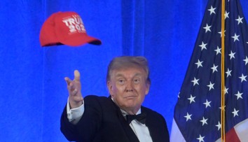 Trump sa opäť zúčastnil večere, kde sa naposledy strieľalo. Šou musí pokračovať, odkázal
