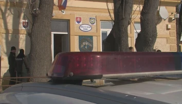 Zakopali vojnovú sekeru. V obci Žehra sa po neplatných voľbách dohodli, kto bude starostom