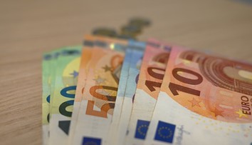 Od januára čaká mnohých Slovákov príjemná zmena. V peňaženke im zostane viac