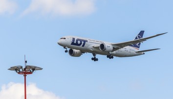Lietadlu spoločnosti LOT sa pri pristávaní vo Varšave zrejme nevysunul podvozok