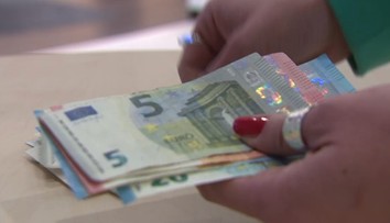 Vyššiu výplatu dostane 180-tisíc Slovákov. S minimálnou mzdou rastú aj tieto príspevky