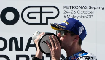 Zraneného brata zastúpil dokonale, Alex Marquez ovládol VC Malajzije. Hviezdny Talian mal opäť smolu