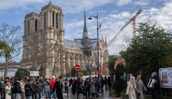 Francúzi čelili dileme, ako prejaviť rešpekt k tradícii. Držali sa pravidla, že pri Notre-Dame musí byť všetko francúzske