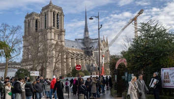 Francúzi čelili dileme, ako prejaviť rešpekt k tradícii. Držali sa pravidla, že pri Notre-Dame musí byť všetko francúzske