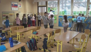 Dve školy a dva rôzne prístupy ku karanténe žiakov. Obe možnosti sú pritom správne