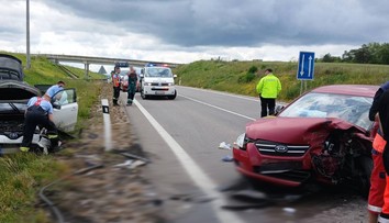 Tragická nehoda na bánovskom obchvate. Zrážku dvoch áut neprežil vodič