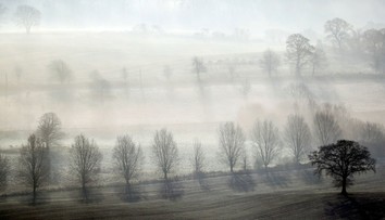 Na Britániu udrela búrka Ciara, začali platiť dočasné obmedzenia v premávke