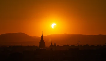Boli ste pri tom. Najkrajšie fotografie z čiastočného zatmenia Slnka od vás (GALÉRIA)