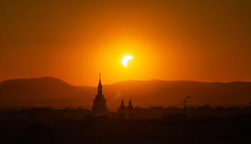 Boli ste pri tom. Najkrajšie fotografie z čiastočného zatmenia Slnka od vás (GALÉRIA)