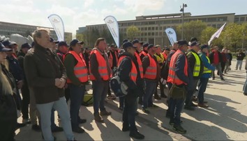 Rušňovodiči vyšli do ulíc. Protestujú proti kamerám v kabínach, hovoria o šikane
