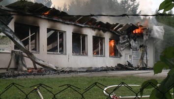 Horela strelnica so zbraňami a muníciou: Pre hasičov to bola nebezpečná situácia