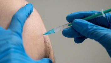 Ak si myslíte, že čakáreň na očkovanie praská vo švíkoch, ste na omyle