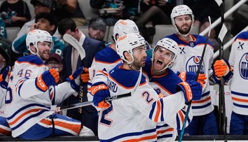 VIDEO: McDavid neprestáva udivovať, absenciu „parťáka“ zvláda. Piatimi bodmi vybavil zápas