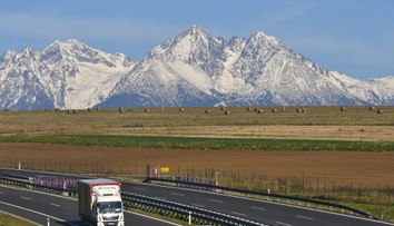 Autom, vlakom, autobusom alebo lietadlom? Porovnali sme ceny za cestu z Bratislavy do Košíc