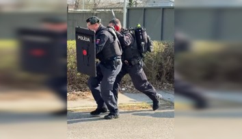 Panika v Limbachu. Starosta nariadil uzamknúť školy pre údajného strelca, polícia mu nepovedala o cvičení