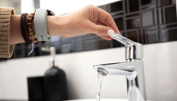 Vodári varujú pred obmedzeniami. V horúčavách vyzývajú ľudí, aby šetrili pitnou vodou