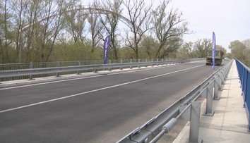 Jeden mal byť dokončený v októbri, druhý opravovali roky. Očakávané mosty konečne otvorili