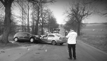 Čelná zrážka v Poprade má obeť. Vodič neprežil riskantné predbiehanie