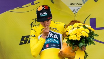 Tour de France: V neobyčajne náročnej etape jazdcov grilovali Pyreneje. Žltý dres zmenil majiteľa