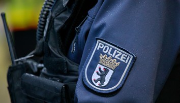 Kuriózny únik zo súdnej siene v Nemecku. Muž po vynesení rozsudku vyskočil z okna, polícia ho stále nedolapila