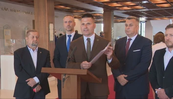 Obyčajná náhoda alebo masívny podfuk? Podozrivé podpisy a hárky ako z tlačiarne, petícia za referendum vzbudzuje otázniky