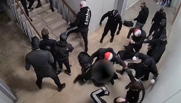 VIDEO: Skupina fanúšikov v Prahe brutálne napadla piatich mužov. Páchateľom hrozia roky za mrežami
