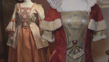 Rozprávková výstava na Trenčianskom hrade. Oživujú princezné a ich filmové šaty