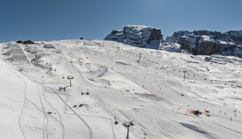 Populárne lyžiarske stredisko nezvláda nápor turistov. Veľkú časť ľudí otáča rovno domov