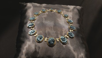 Výstava, z ktorej sa podlamujú kolená: Na Ľubovniansky hrad dorazili skutočné kráľovské šperky