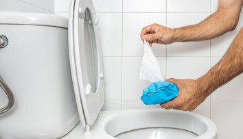 Slováci splachujú vlhčené utierky. Nerobte to, ani keď to tvrdí obal