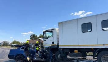 FOTO: Mladý vodič nemal šancu prežiť. Do protismeru mu vošlo auto pri predbiehaní kamióna