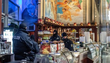 Pri raziách proti  'Ndrangheta skončilo v rukách polície 90 ľudí, našli aj množstvo drog